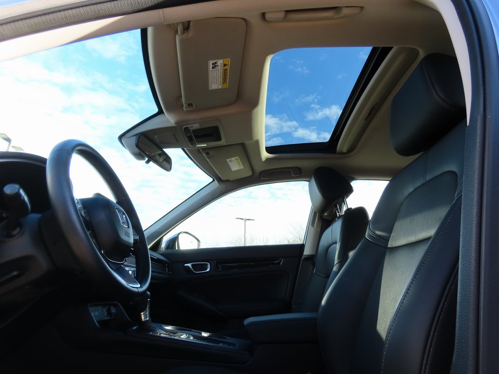 Vehicle image 31 of 33