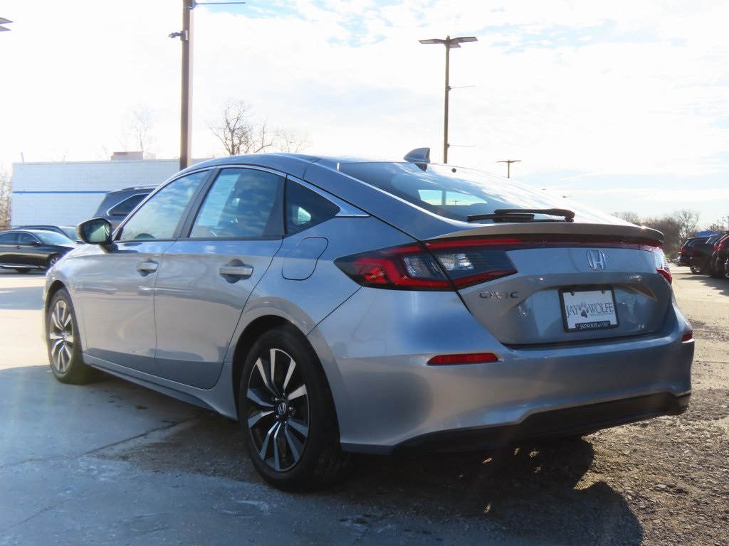 Vehicle image 5 of 33