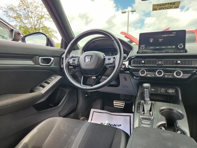 Vehicle image 20 of 26