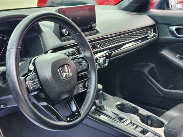 Vehicle image 23 of 26