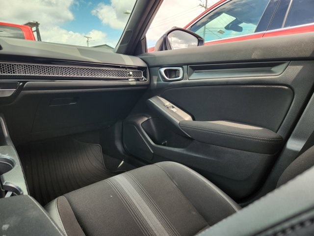 Vehicle image 21 of 26