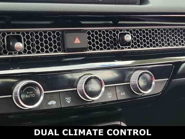 Vehicle image 14 of 26
