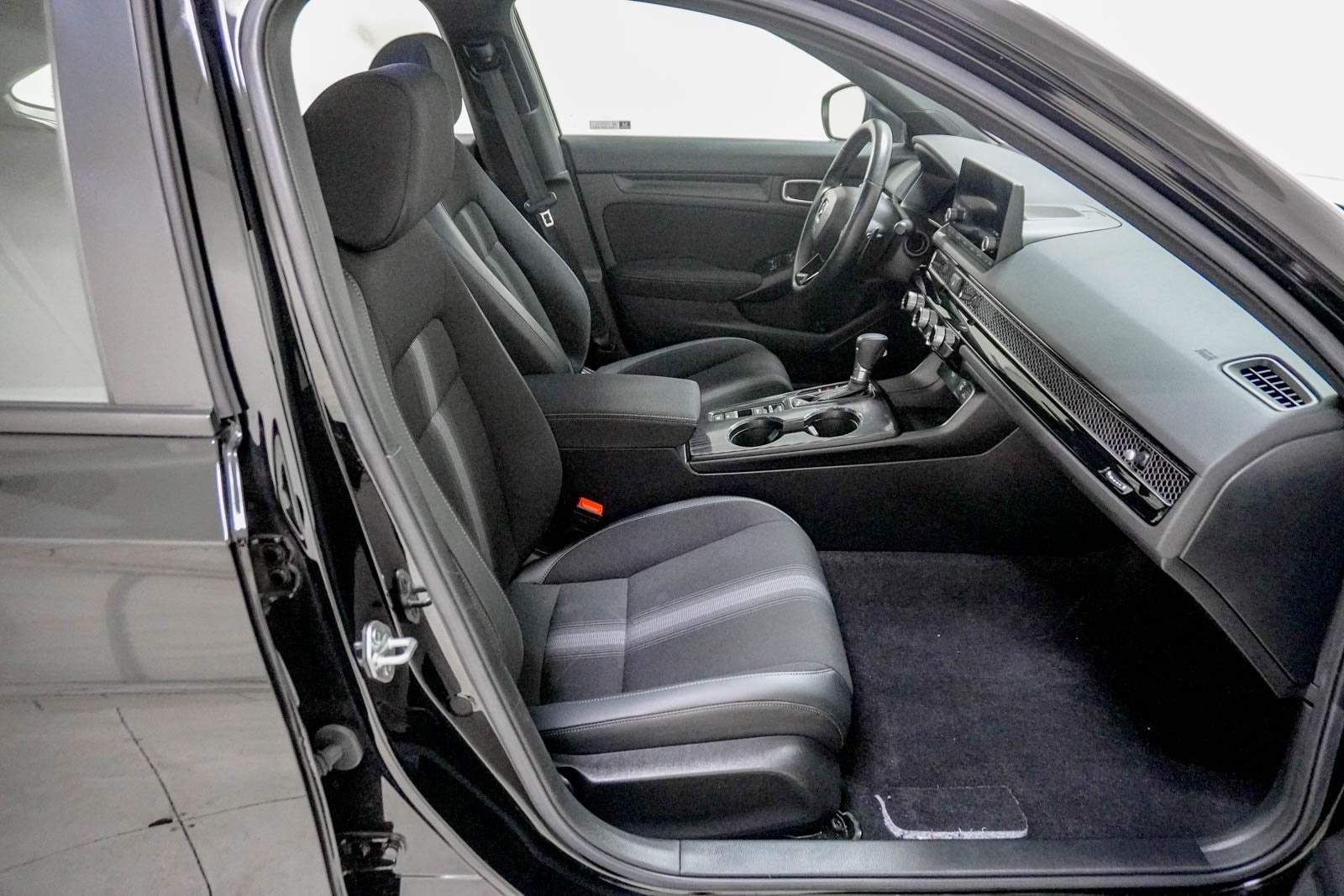 2023 Honda Civic Sport Image 17 of 35