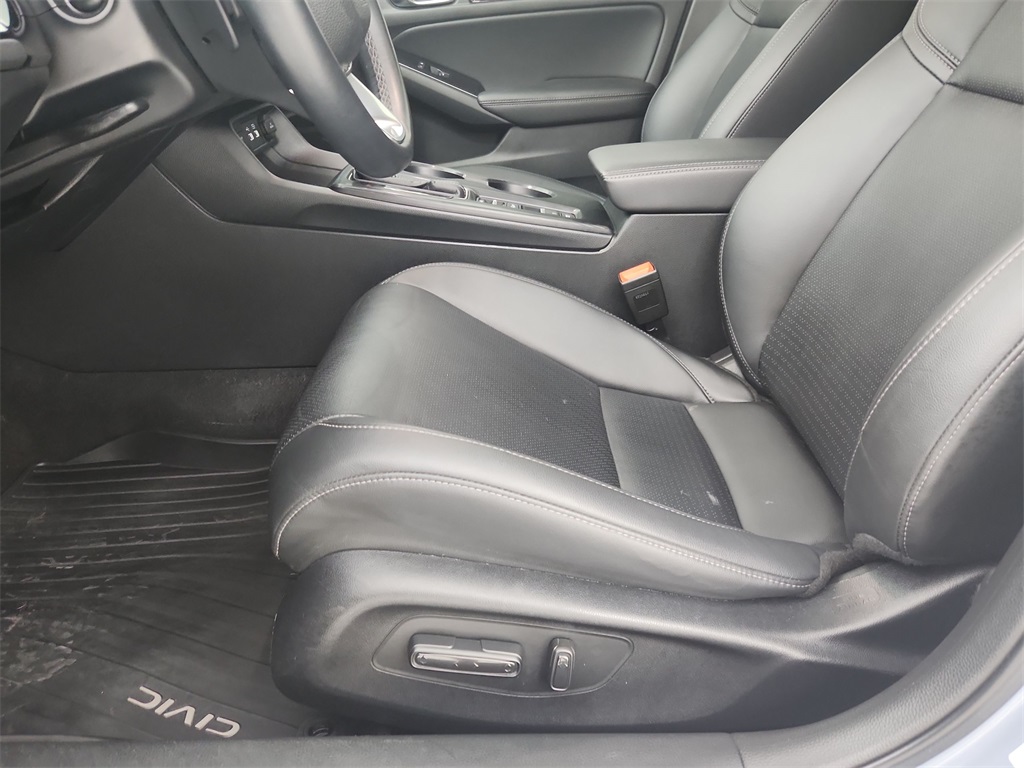 Vehicle image 20 of 36