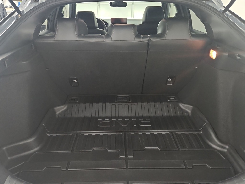 Vehicle image 33 of 36