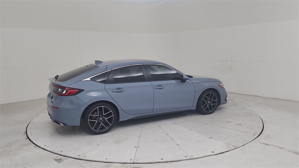 Vehicle image 17 of 36