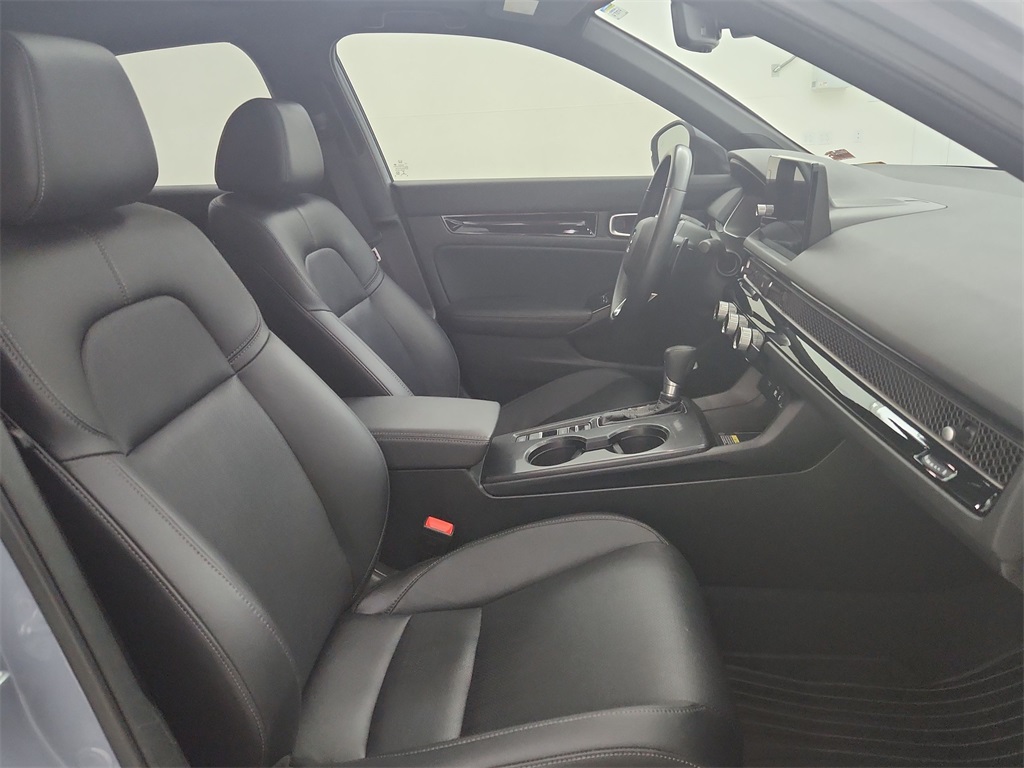 Vehicle image 34 of 36