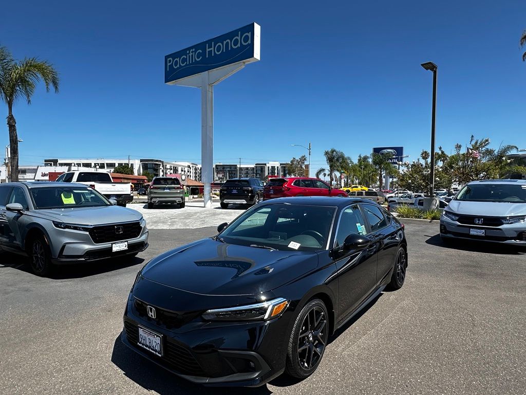 2023 Honda Civic Sport Touring Image 1 of 32