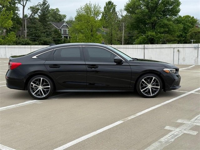 Vehicle image 6 of 24
