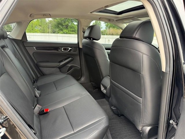 Vehicle image 11 of 24