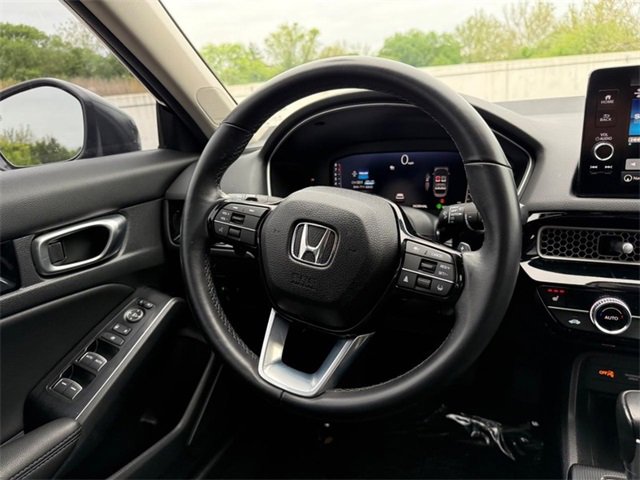 Vehicle image 13 of 24