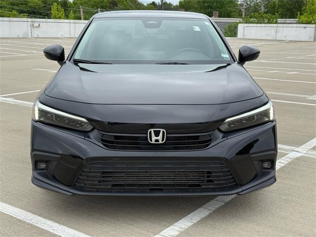 Vehicle image 3 of 24