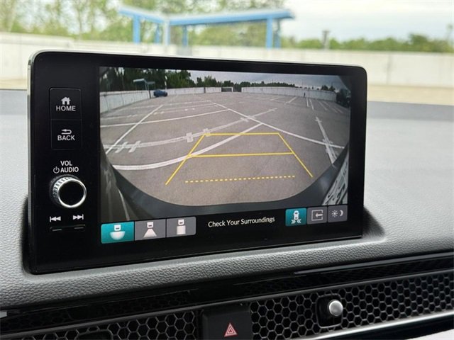 Vehicle image 21 of 24