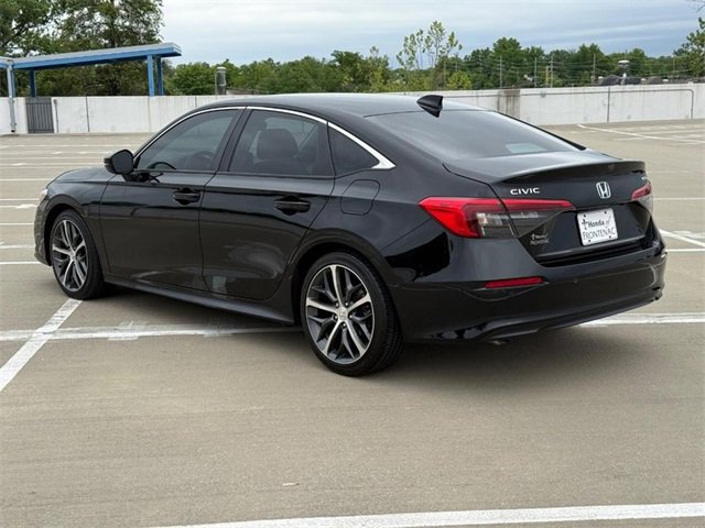 Vehicle image 7 of 24