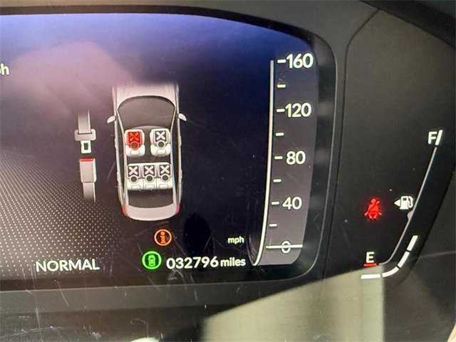 Vehicle image 20 of 24