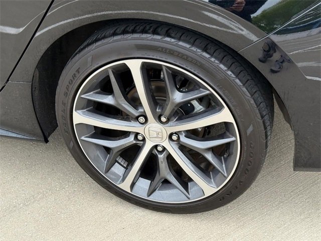 Vehicle image 10 of 24