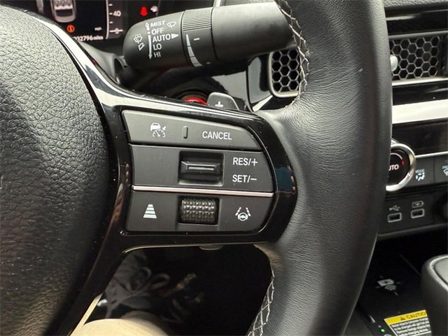 Vehicle image 18 of 24