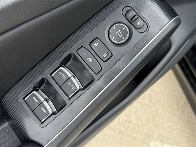 Vehicle image 15 of 24