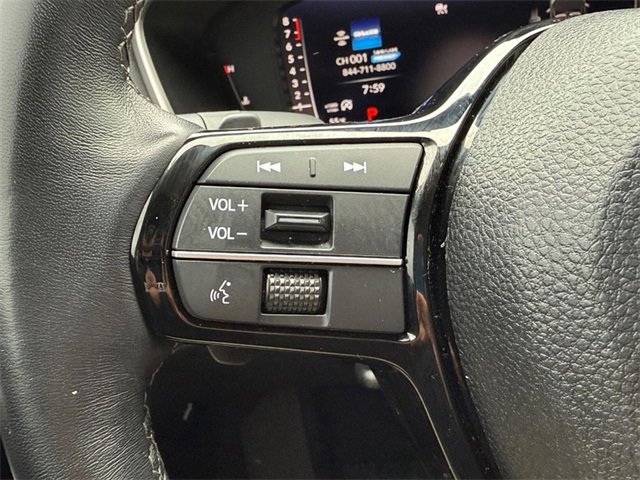 Vehicle image 17 of 24