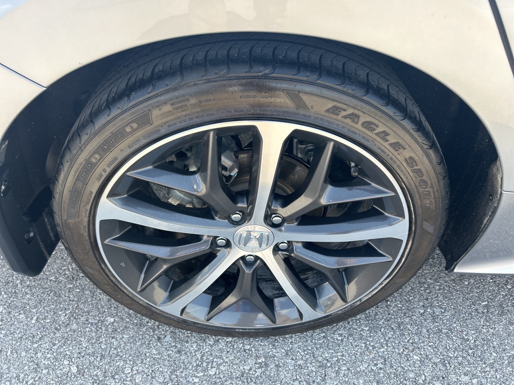 Vehicle image 16 of 49