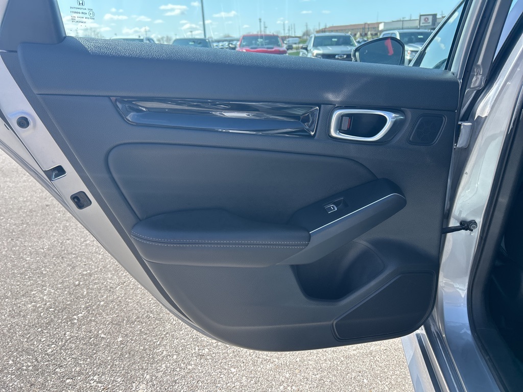Vehicle image 34 of 49