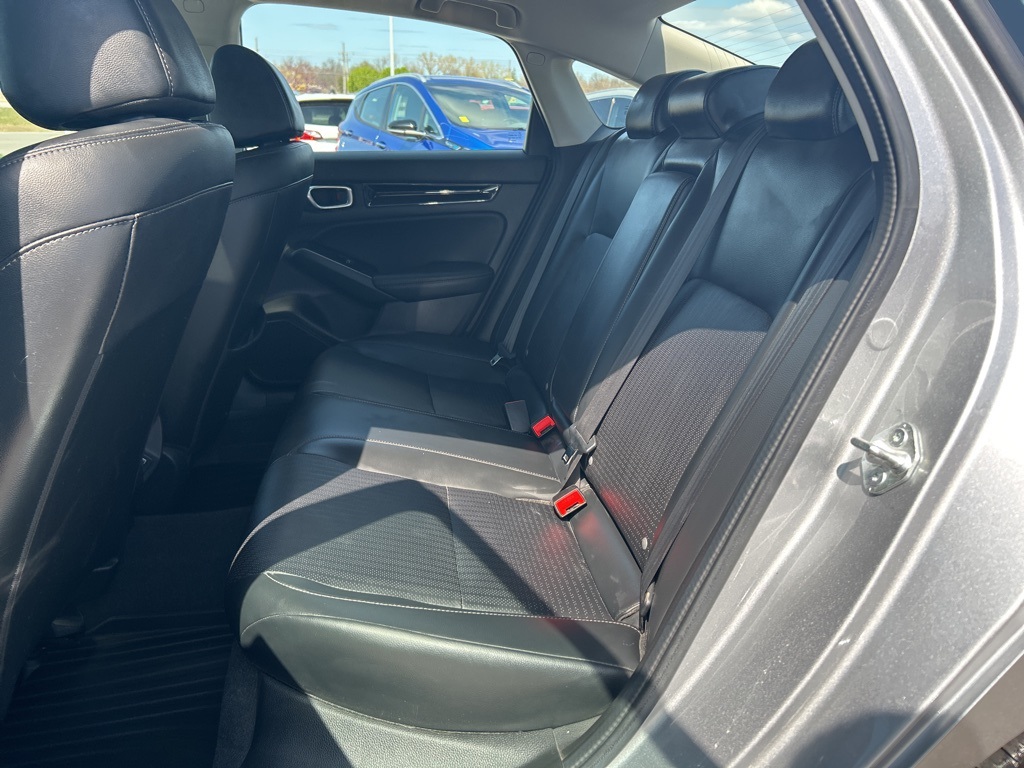 Vehicle image 35 of 49