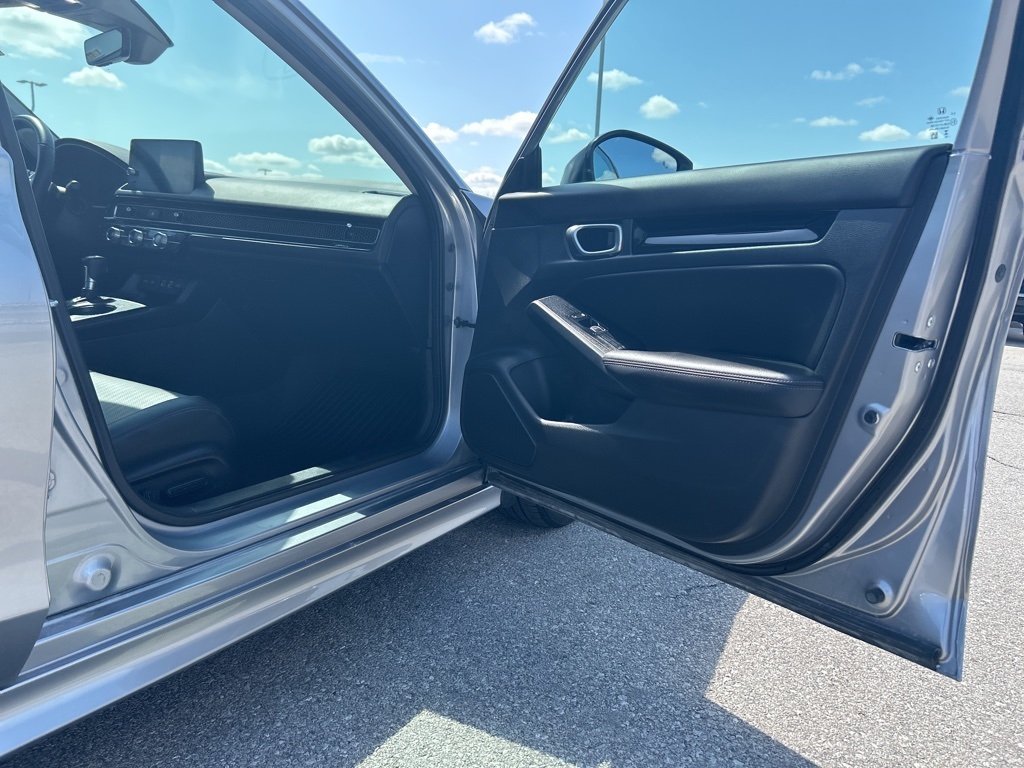Vehicle image 20 of 49
