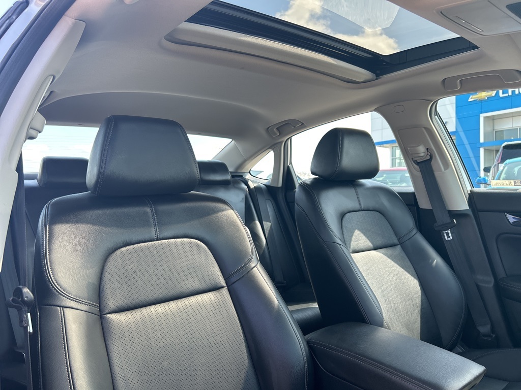 Vehicle image 23 of 49