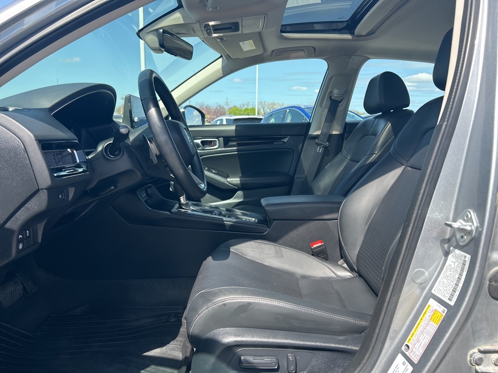 Vehicle image 40 of 49
