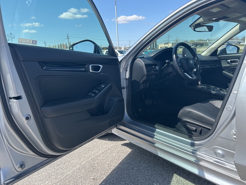 Vehicle image 36 of 49