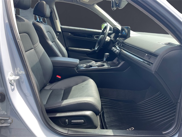 Vehicle image 15 of 24