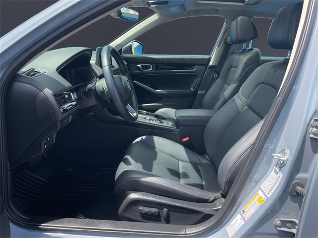 Vehicle image 9 of 24