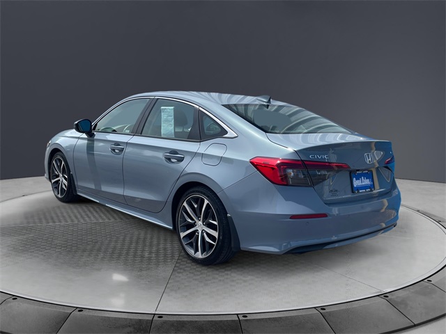 Vehicle image 7 of 24