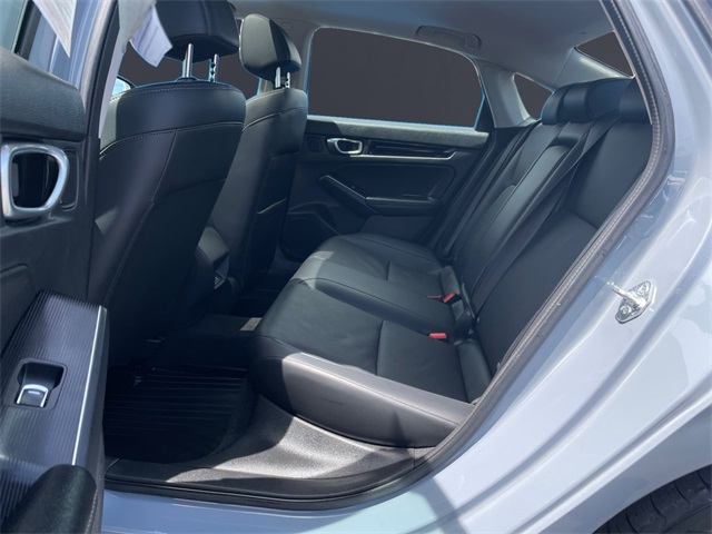 Vehicle image 13 of 24
