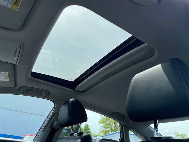 Vehicle image 16 of 24