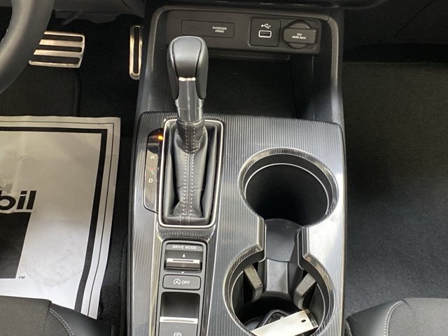 Vehicle image 21 of 28