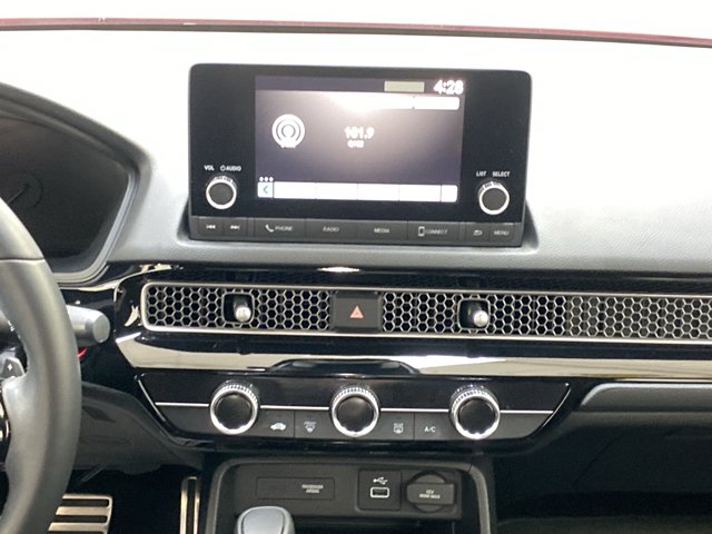 Vehicle image 20 of 28