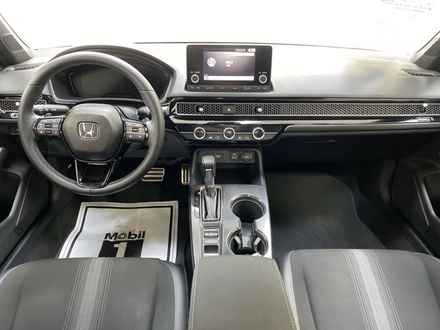 Vehicle image 12 of 28