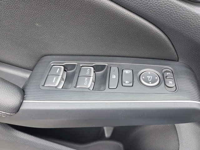 Vehicle image 37 of 39