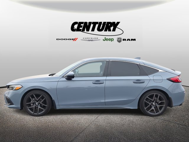Vehicle image 2 of 39