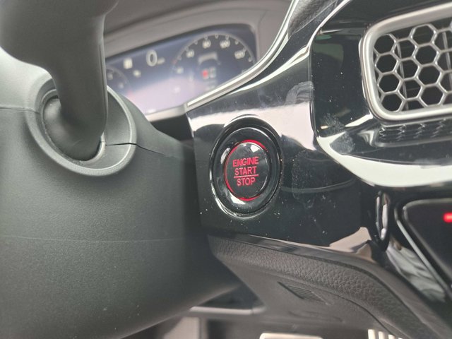 Vehicle image 33 of 39