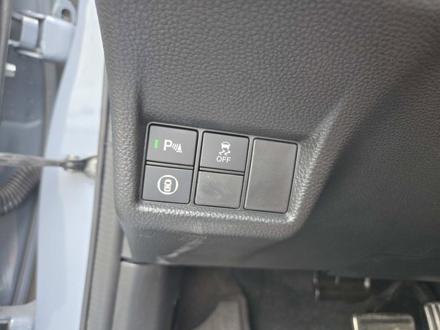 Vehicle image 35 of 39