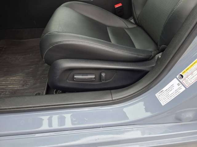 Vehicle image 38 of 39
