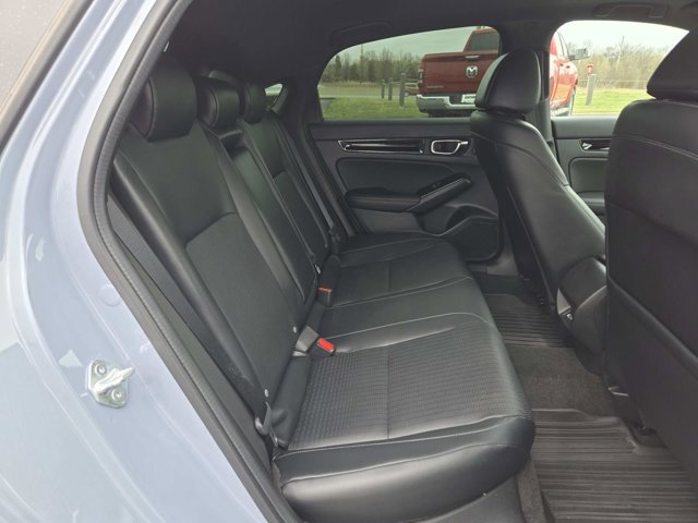 Vehicle image 16 of 39