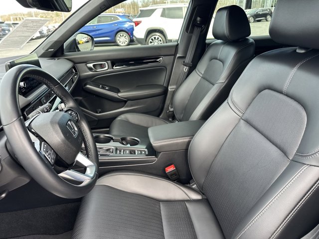 Vehicle image 13 of 25