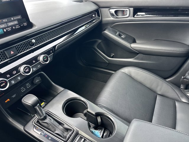 Vehicle image 23 of 25
