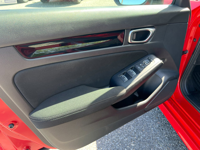 Vehicle image 10 of 23