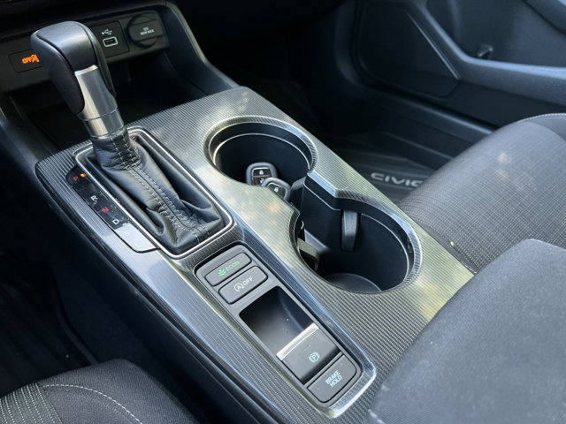 Vehicle image 18 of 23
