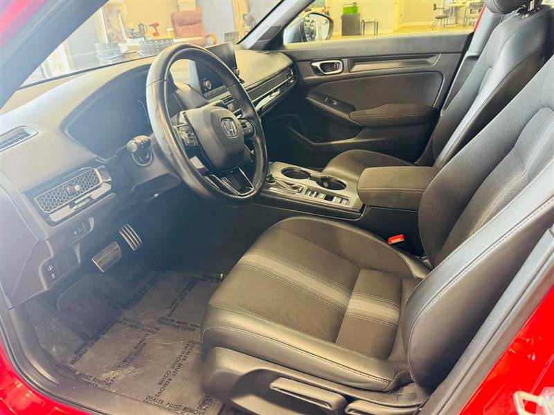 Vehicle image 23 of 26