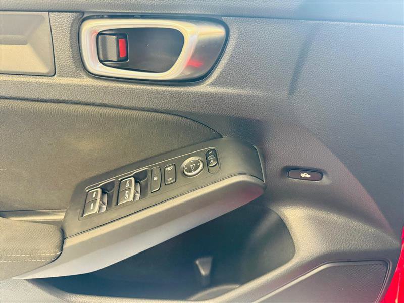 Vehicle image 15 of 26